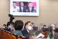 [포토] 민주당 김원이 "윤석열 손바닥 王은 방역수칙 위반"