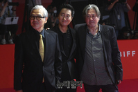 [포토] 임상수-박해일-최민식 "'2021BIFF'로 오세요"