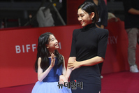 [포토] 박소이-최희서 "'부산국제영화제' 즐거워요"