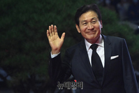[포토] 안성기 "'부산국제영화' 찾아온 팬들 반가워요"