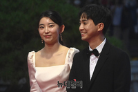 [포토] BIFF 레드카펫 오른 권소현-권다함