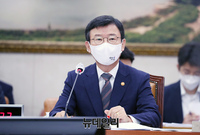 [포토] 답변하는 문성혁 해양수산부 장관