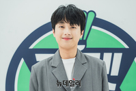 [포토] tvN 새 예능 라켓보이즈, 이찬원 "배드민턴 활약 기대하세요"