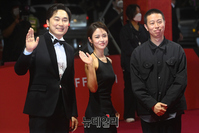 [포토] 레드카펫 오른 서현우-심은우-박강