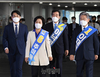 [포토] 합동연설회 입장하는 민주당 대선 예비후보들