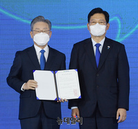 [포토] 후보자 추천서 받은 이재명 후보