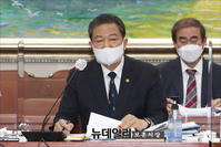 [포토] 국정감사 출석한 황기철 국가보훈처장