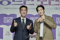 [포토] 무진성 "'장르만 로맨스' 11월 개봉해요"