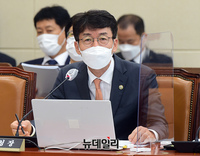 [포토] 국정감사 출석한 류근관 통계청장