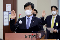 [포토] 선서하는 강은호 방위사업청장