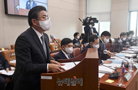[포토] 국회 출석한 정승일 한국전력공사 사장