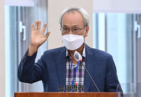 [포토] 선서하는 문성현 경제사회노동위원회 위원장