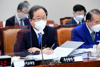 [포토] 국정감사 출석한 김석준 부산시교육감