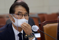 [포토] 답변하는 윤종인 개인정보보호위원장