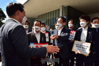 [포토] 성남시청 찾은 국민의힘 "대장동 국감자료 제출하라"