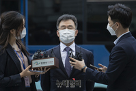 [포토] 눈 감은 '화천대유 대주주' 김만배