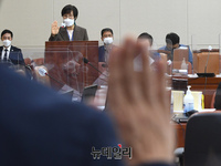 [포토] 선서하는 권태선 방송문화진흥회 이사장