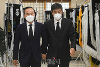 [포토] 이완구 전 국무총리 빈소 찾은 박덕흠 의원