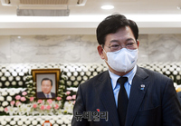 [포토]고 이완구 전 국무총리 빈소 찾은 송영길 대표