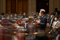 [포토] 민주당 의원총회서 발언하는 이재명 후보