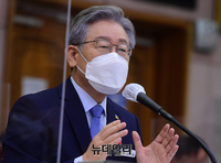 [포토] 화천대유 관련 답변하는 이재명 경기지사