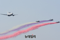 [포토] 서울 아덱스, 축하 비행하는 조기경보기 편대