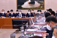 [포토] 답변하는 임준택 수산업협동조합중앙회 회장