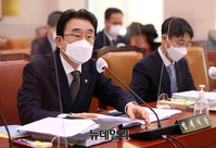 [포토] 답변하는 이강섭 법제처장