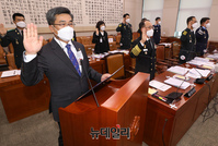 [포토] 증인선서 하는 서욱 국방부장관과 3군 총장