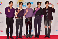 [포토] 뉴이스트, 시상식 저격하는 훈훈함