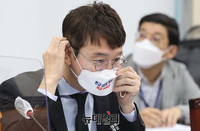 [포토] 논란속에 국정감사 참석한 김웅 의원