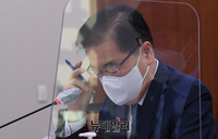 [포토] 질의 듣는 정의용 외교부장관
