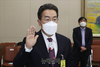 [포토] 선서하는 강한승 쿠팡 대표이사