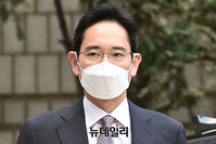 [포토] 법원 향하는 이재용 부회장