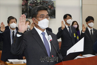 [포토] 증인선서 하는 서욱 국방부 장관