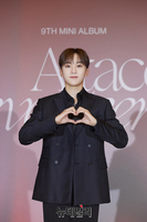 [포토] 세븐틴 승관 "타이틀은 '락 위드 유'입니다"