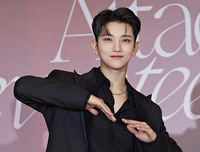 [포토] 세븐틴 조슈아 "아타카로 컴백했어요"