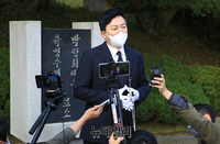 [포토] 故 박정희 전 대통령 묘역 찾은 원희룡 후보