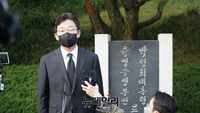 [포토] 故 박정희 전 대통령 묘역 찾은 유승민 후보