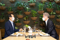 [포토] 만찬 회동 갖는 이재명 후보·정세균 전 총리