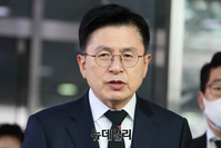 [포토] 가자들의 질문에 답하는 황교안 전 미래통합당 대표