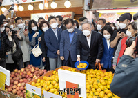 [포토] 관악구 신원시장 찾은 이재명 후보