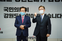 [포토] 국민의힘 강원도당 찾아 지지호소하는 홍준표