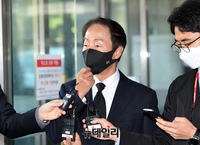 [포토] 빈소 찾은 김현철 김영삼민주센터 상임이사