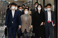 [포토] 입장하는 이준석 국민의힘 대표