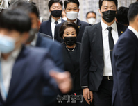 [포토] 노태우 전 대통령 빈소 찾은 이순자 여사