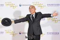 [포토] 대중문화예술상, 문화훈장 받는 이장희 "울릉도서 왔어요"