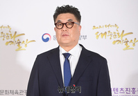 [포토] 빈센조 박재범 작가, 대중문화예술상 대통령 표창 수상