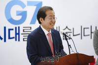 [포토] 현안질의 기자간담회 갖는 홍준표 예비후보