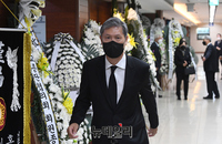 [포토] 노 전 대통령 빈소 향하는 노재헌 이사장